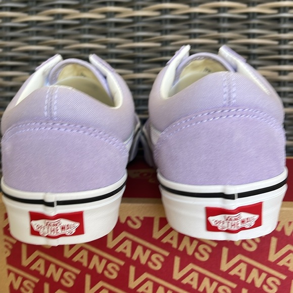 •Vans WMNS Old Skool Color Theory Purple Heath
VN0A5JMIZS0
Sneakers - Picture 14 of 16